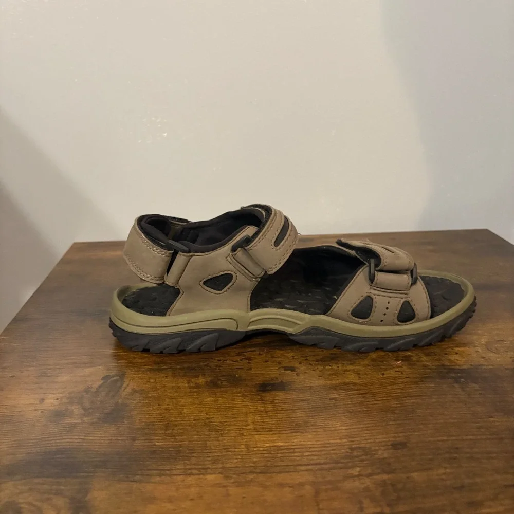Ozark Trail Tan & Black Hobbs V Sandals Adjustable Strap Outdoor Hiking (Men‎ 7)